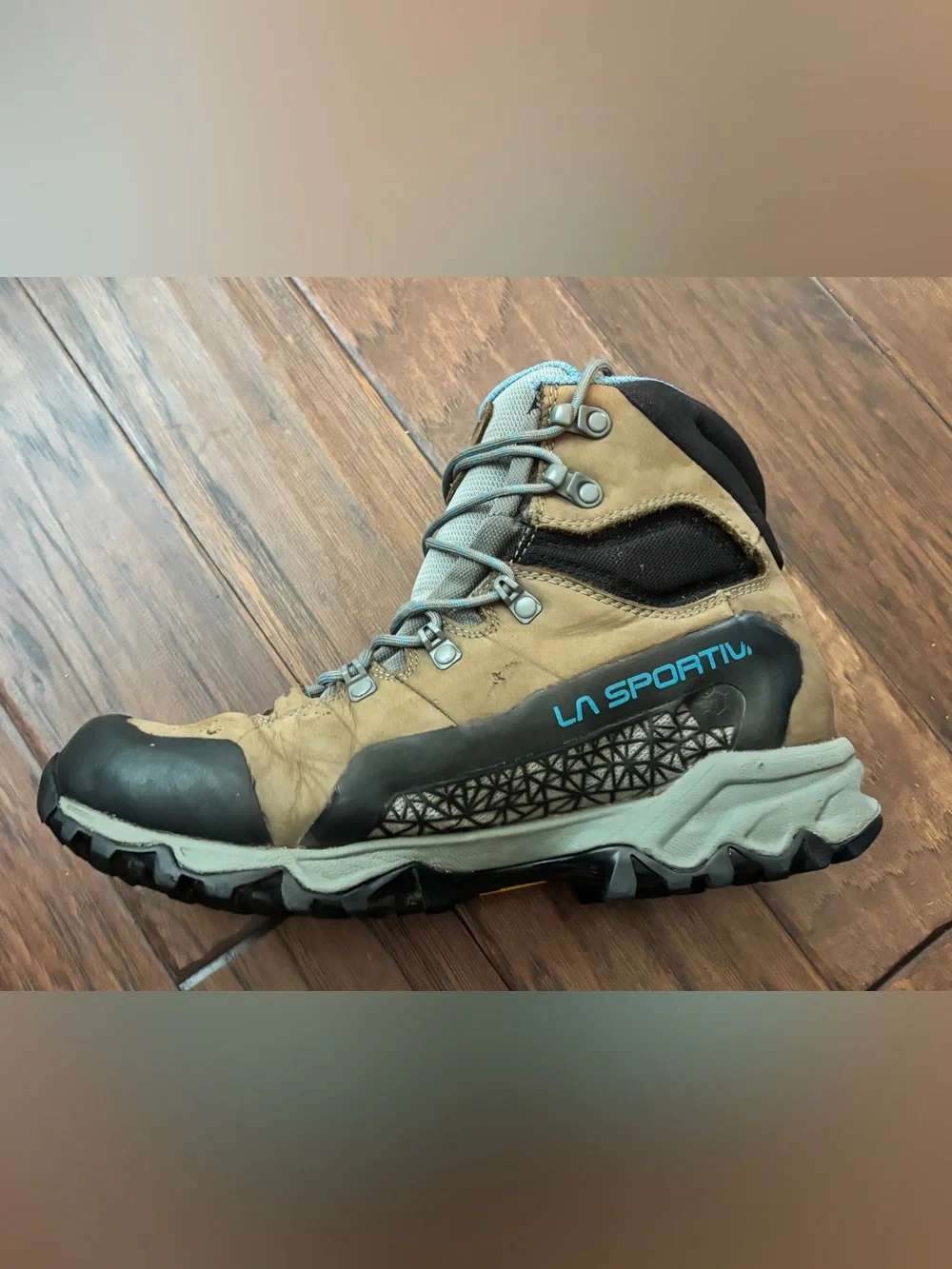 La Sportiva Women's Tan and Light Blue Lace-Up Waterproof Gore-Tex Hiking Boots